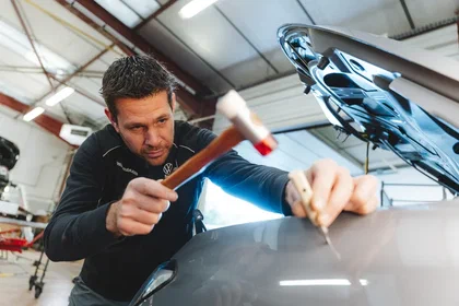 Intervention de carrosserie dans un atelier Concessions Mouton